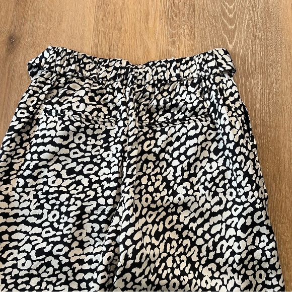 Revolve lovers & Friends Belted Waist Silky Satin Jogger Snow Leopard Cheetah XS - Picture 11 of 11
